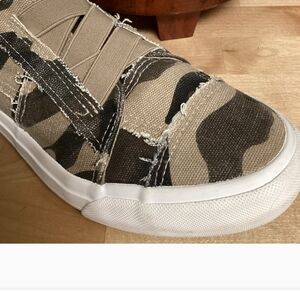 Blowfish Malibu Army Camo Canvas Slip On Sneakers Sz 8 Casual Shoes Green Khaki